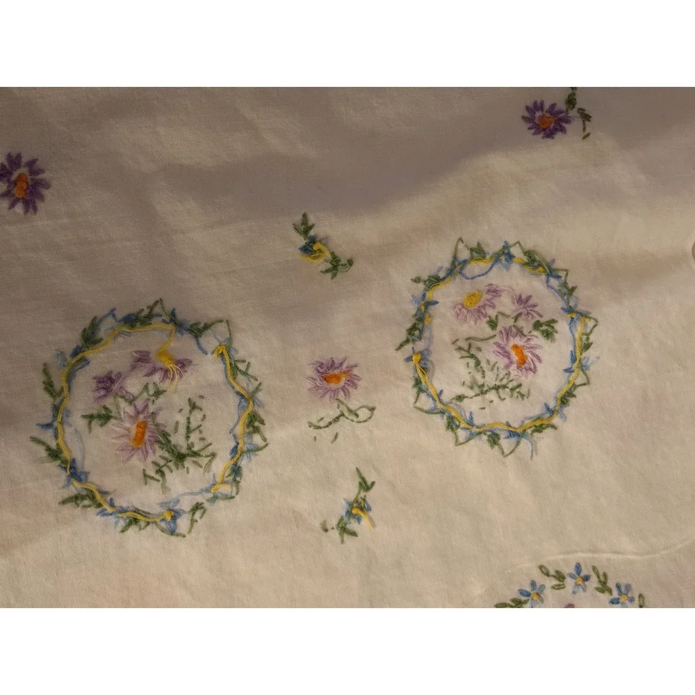 Vintage‎ Hand Embroidered Floral Table Runner Scalloped Edge White 38x12